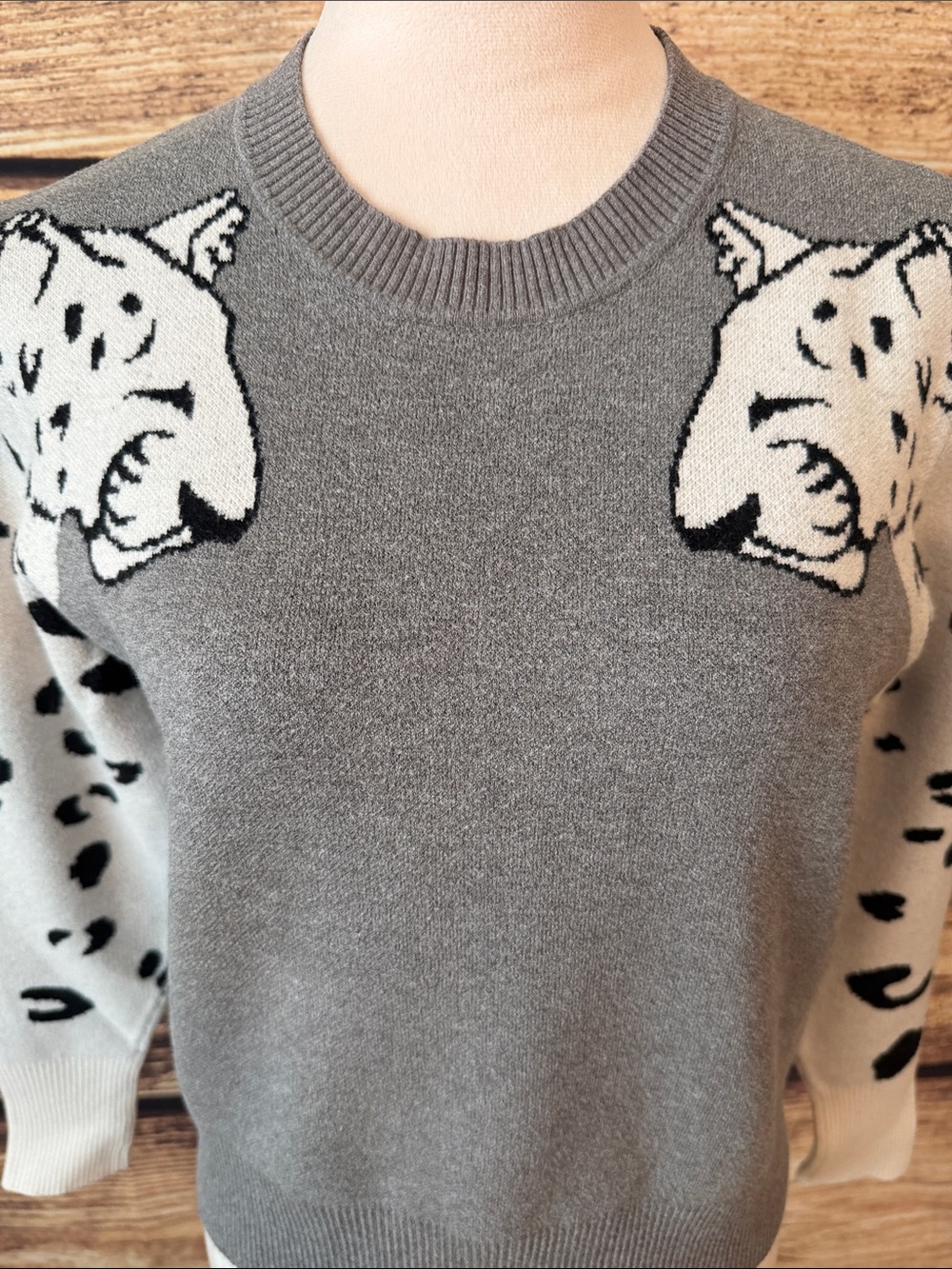 Gray Crewneck Sweater with Snow Leopard Motif Shoulders - Picture 3 of 5